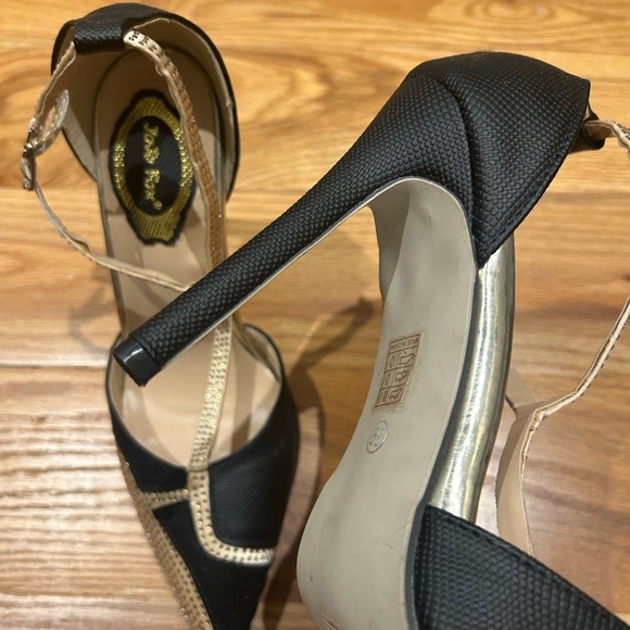Jojo Fox Vintage Inspired Gold Embellished Heels 👠 - Picture 11 of 12